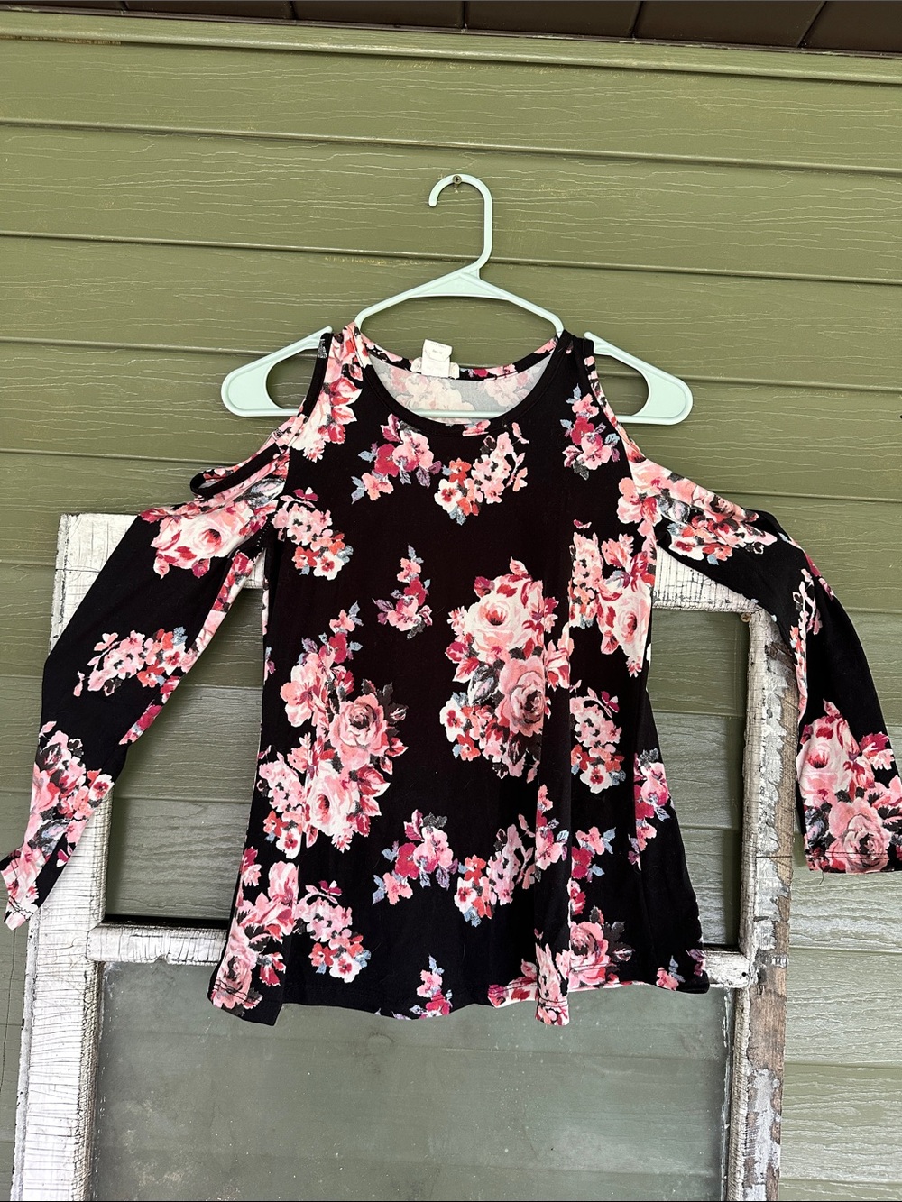 Black Floral Cold-Shoulder Top with Pink Roses‎